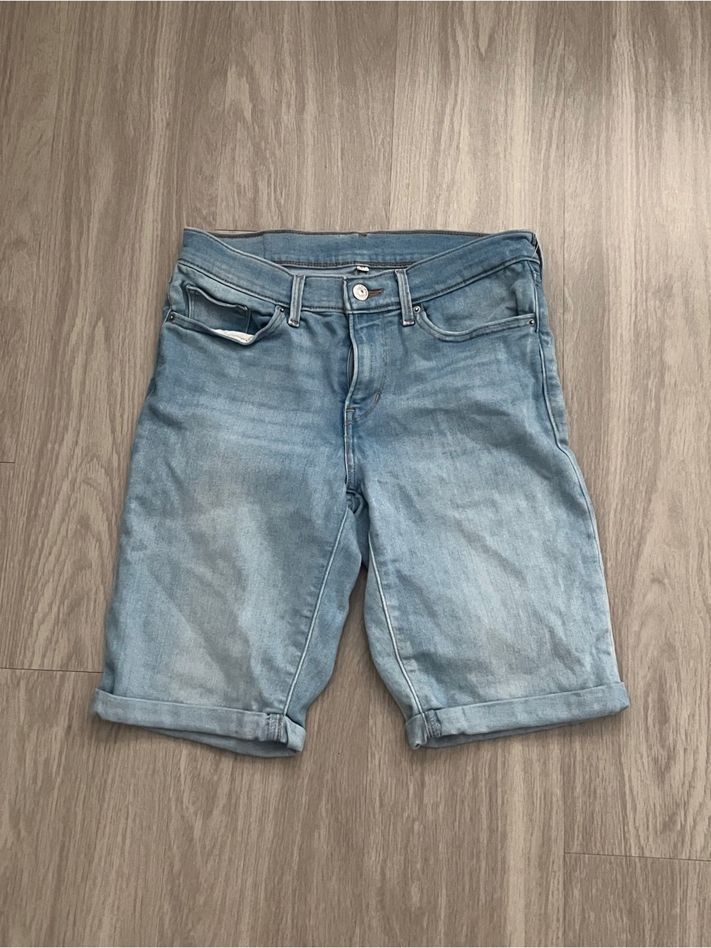 Levi’s Women’s Size 27 Light Wash Cuffed Bermuda Denim Shorts